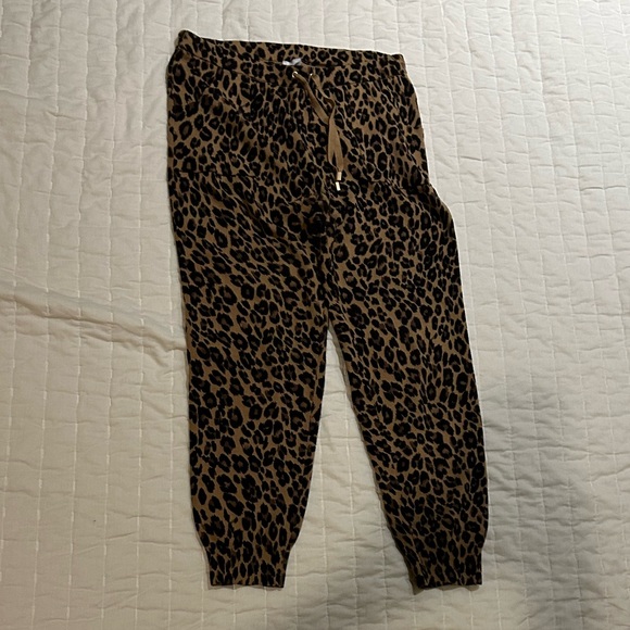 Chicos Zenergy Jogger Lounge Sweat pants Leopard Cotton Size 1 M Medium 8 / 10 - Picture 8 of 9